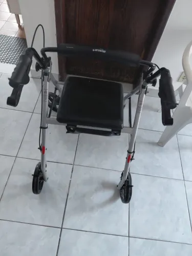 Andador Mercury com Rodas e Assento - Praticamente Novo