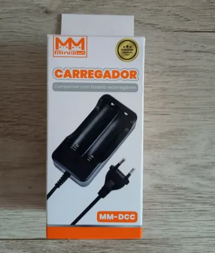 Carregador duplo com molas para duas baterias 18650