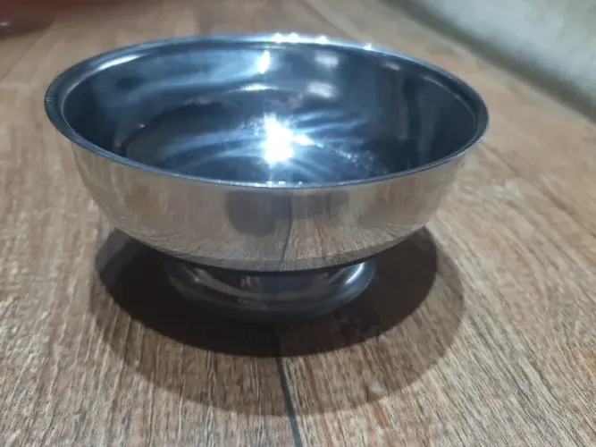 07 Taças para sobremesa em aço inoxidável com pedestal. Usadas e conservadas