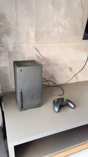 Xbox Series X, 1 TB, com 1 controle, Leitor de Disco.