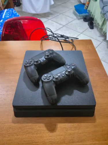 Ps4 com 2 controles e jogos