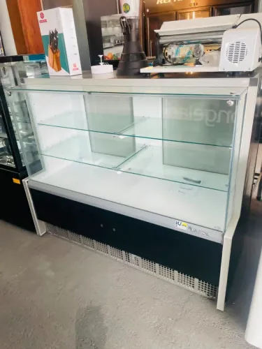 MB VITRINE NEUTRA 140 - GELOPAR