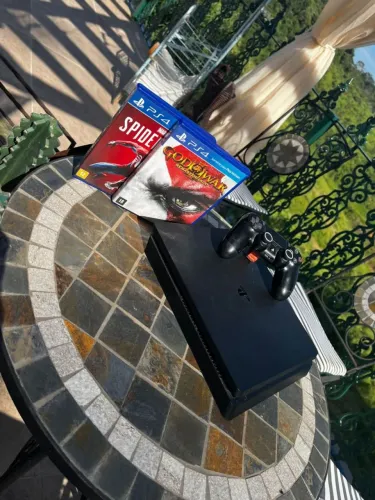 PS4  SLIM 1 TB + 2 jogos mídia física 