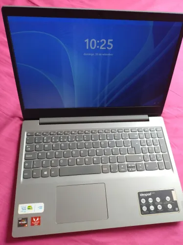 Notebook Lenovo ryzer 5 8 ram placa vídeo detalhe na tela leia