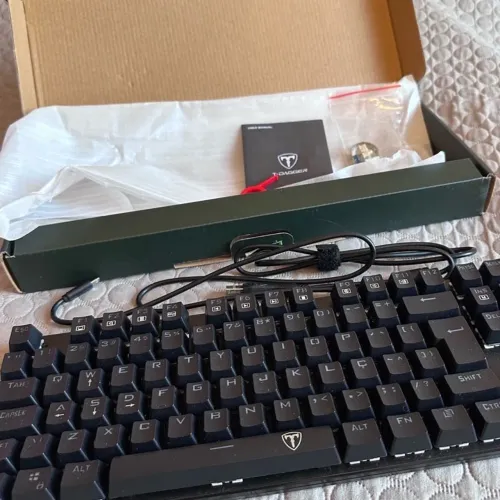 Teclado Mecânico T-Dagger Bora
