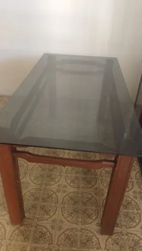 Mesa de vidro com 5 cadeiras