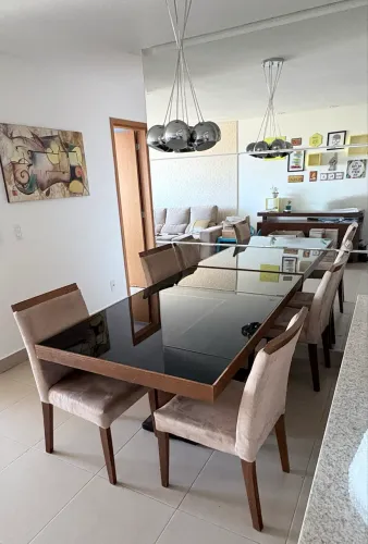 Mesa de jantar com 4 cadeiras