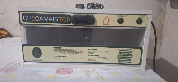 Vendo chocadeira chocamaistop de 48 ovos. Chocadeira nova e muito boa.