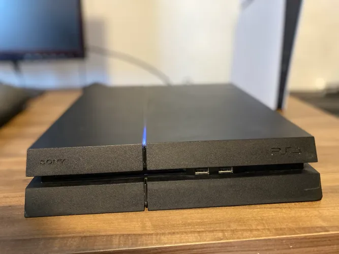 PS4 1tb 2 controles e 9 jogos