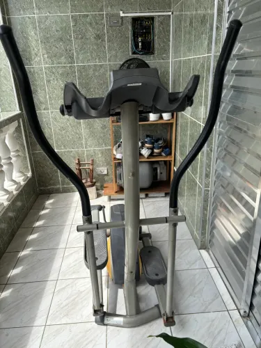 Aparelho Elíptico Atletic ( Usado )