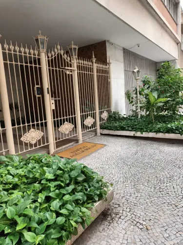 Imóvel para venda possui 70 metros quadrados com 2 quartos em Leme - Rio de Janeiro - RJ