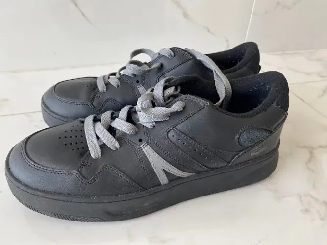 Tênis Lacoste original super novo tamanho 43 preço final R$ 120,00