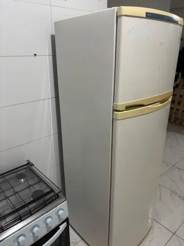 Fogão e geladeira usados mas em ótimo estado de conservação para vender logo 