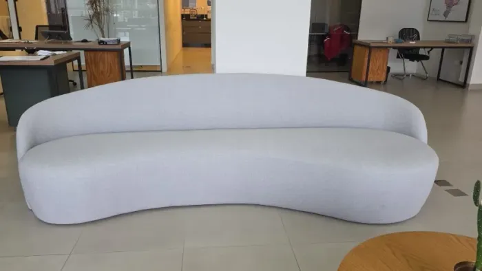 Sofá Orgânico Curvo Sob Medida 2,70 m - Design Contemporâneo