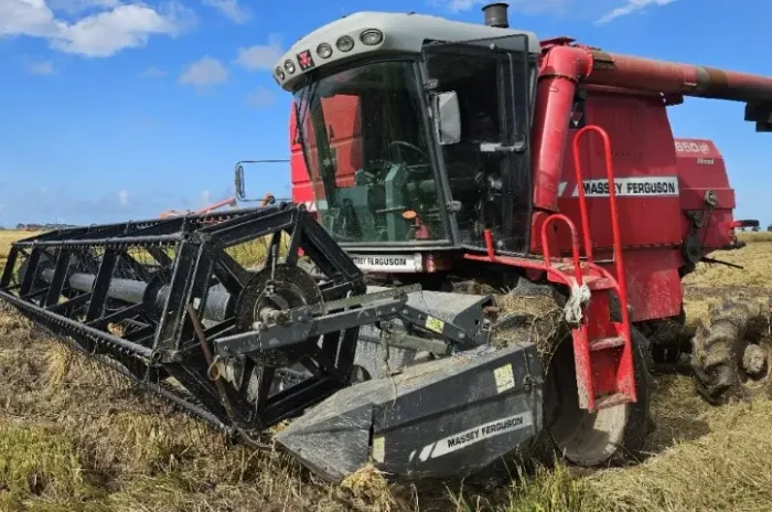Colheitadeira Massey Ferguson 5650 ano 2010