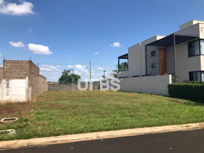Terreno em condomínio com 360m² à venda no Varanda Sul