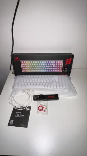 Teclado mecânico Redragon Pollux Branco 79 teclas Switch Marrom usado