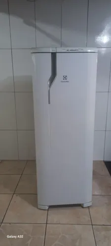 Geladeira Electrolux RE31 240L - Excelente Estado - Funcionando Perfeitamente