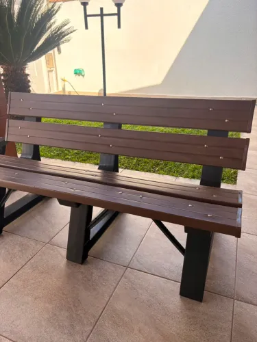 Linda conjunto de banco e mesa