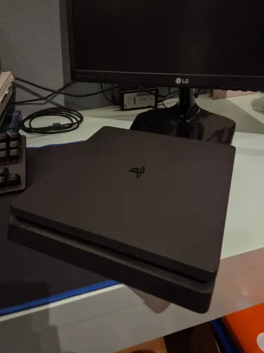 Playstation 4 Slim (1TB) COM GARANTIA