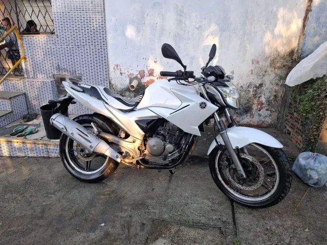Troco moto em carro