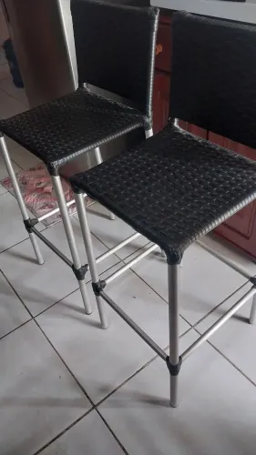 Conj com 2 cadeiras altas pra balcao