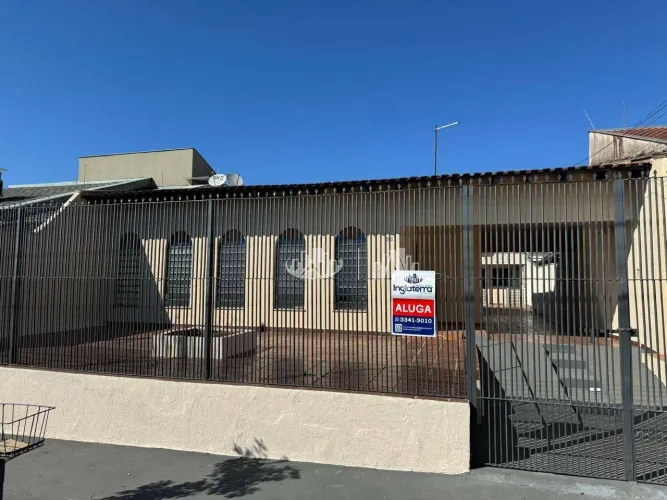 Casa com 3 quartos para alugar, 160 m² por R$ 2.950/mês - Brasília - Londrina/PR