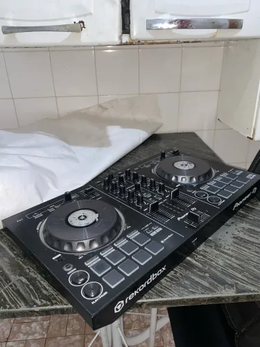 CONTROLADORA DJ PIONNER DDJ RB