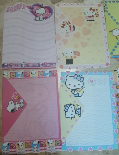 Papéis de carta variados, R$15 cada.