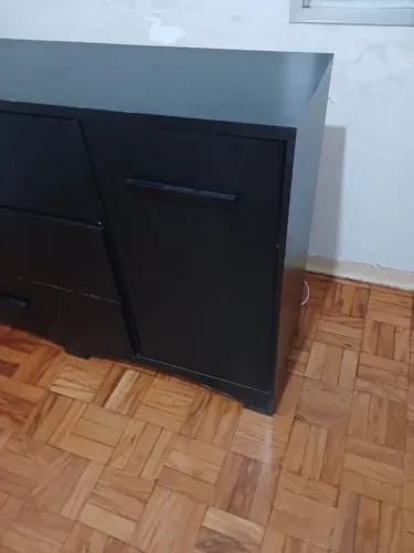 Cômoda elegante e espaçosa