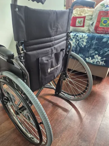 Cadeira de rodas SEMI NOVA assento 48cm na garantia