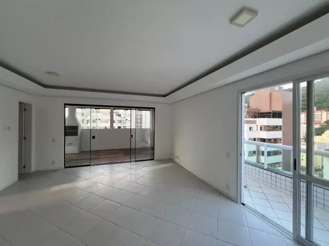 Imóvel para venda tem 146 metros quadrados com 3 quartos em Centro - Florianópolis - SC