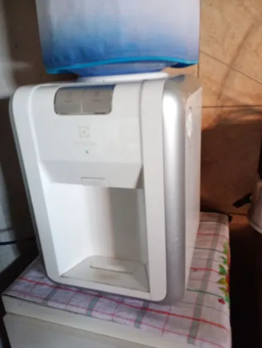 Vende se um gela água