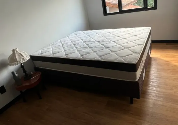 Cama Box Queen Essencial Molas Ensacadas 158x65x198cm Pilow Euro Top Bege com Marrom Gazin