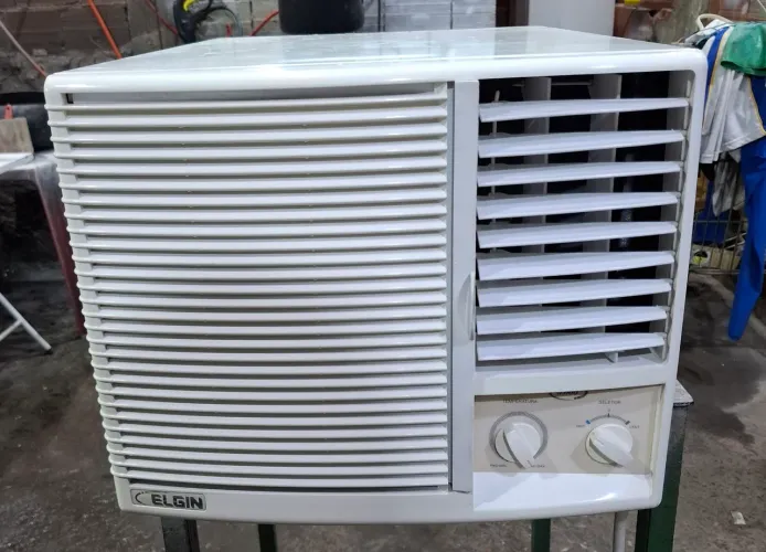 Ar condicionado elgin 6000. BTUs 110. Volts