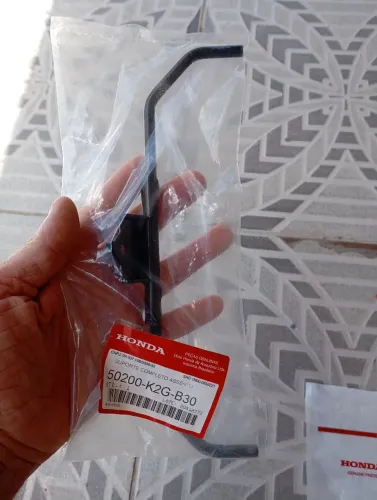 Suporte das asas Titan 160 com as borrachas original Honda