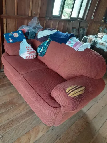 Vende-se Sofá 3 Lugares - Motivo de Mudança