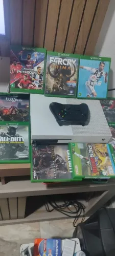 Vendo um Xbox one,500 gb...sem controle,com jogos em mídia física