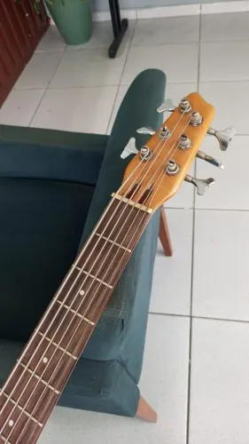 Contrabaixo strinberg de 6 cordas. Regulado e revisado.