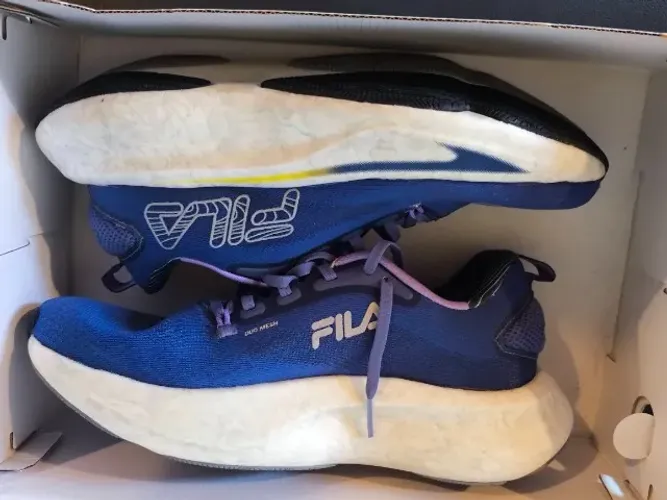 Tenis FILA com placa de carbono