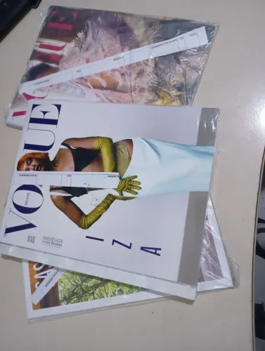 Revista lacradas novas, vogue e casa e jardim