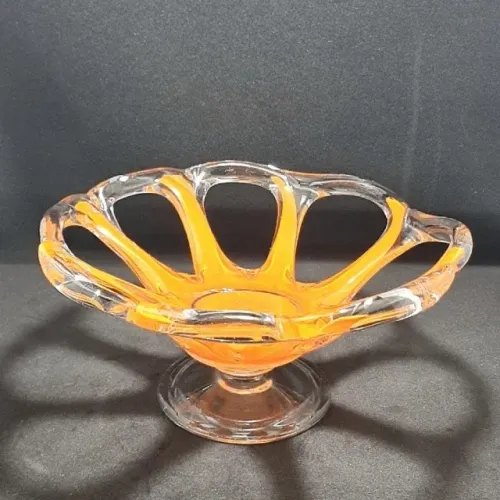 Centro de mesa, frequentemente identificado como cristal Murano ou estilo Murano na cor La