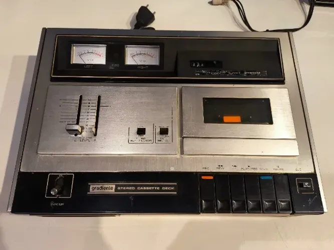 TAPE DECK GRADIENTE CD-1666 (LEIA A DESCRIÇÃO ) PRECISA DE REPARO