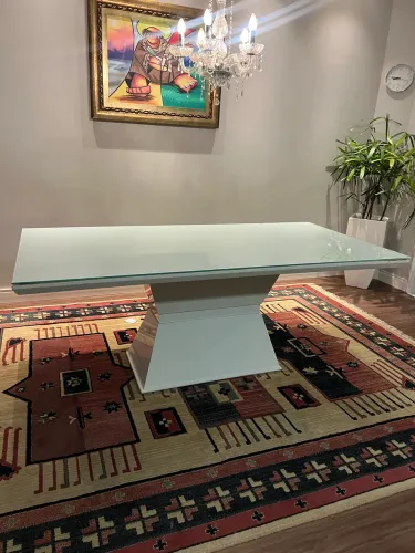 Mesa em laca branca