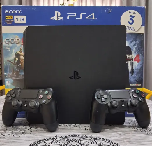 PlayStation 4 slim -1 TERABYTE *com 2 controles*