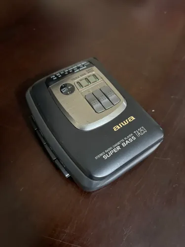 AIWA Super Bass TA253 Vintage - Rádio Cassete Portátil Retrô Anos 80/90