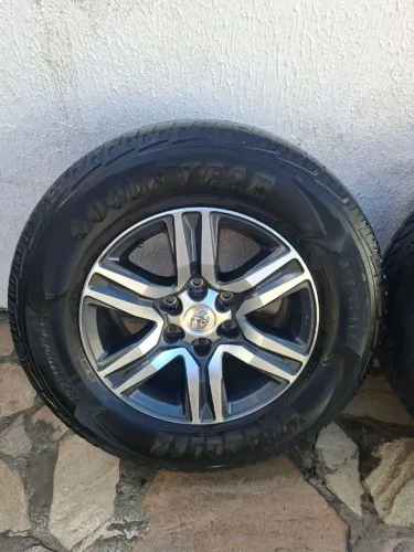 Rodas aro 17 Hilux Sw4 + pneus Goodyear 