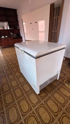 Frizer, estante home e churrasqueira que não faz fumaça