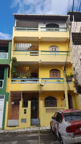 3/4, 2º andar, nascente, com armários na cozinha e ar condicionado no quarto principal