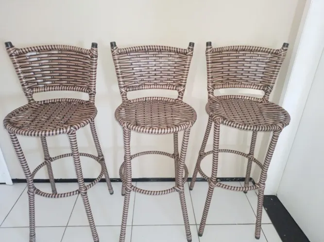 Vende-se 3 banquetas para balcão